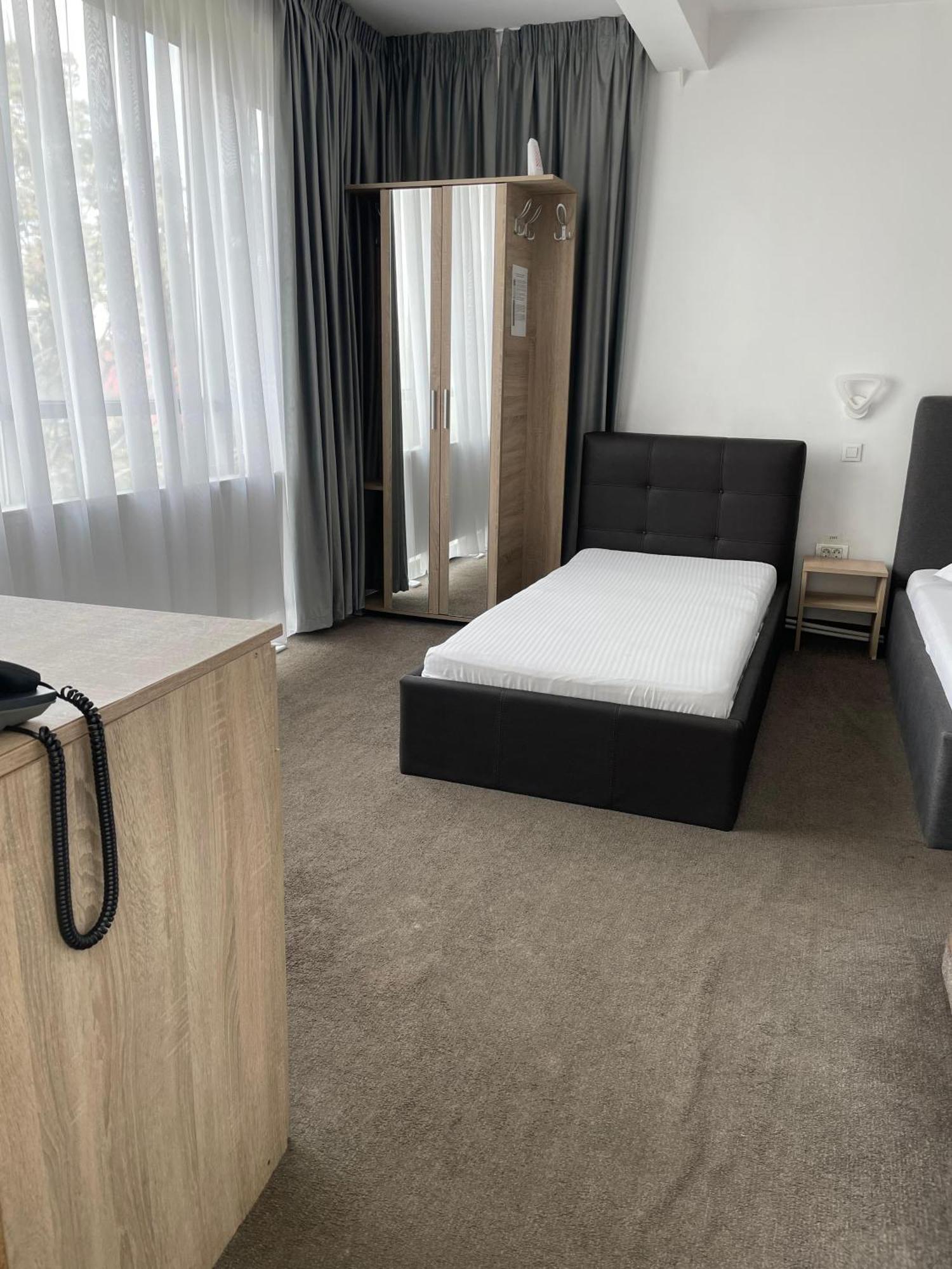 Hotel Vitan273 Бухарест Экстерьер фото